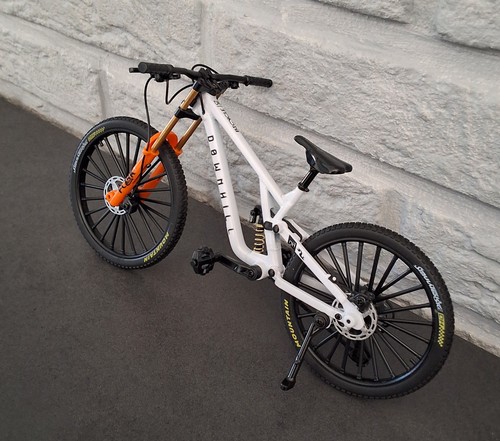 Vélo vtt miniature échelle - miniature,