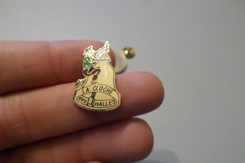 Badge pin broche cloche - s, la