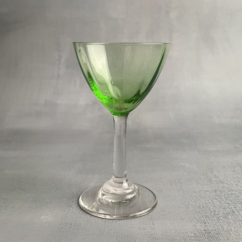 Petit verre solitaire ancien