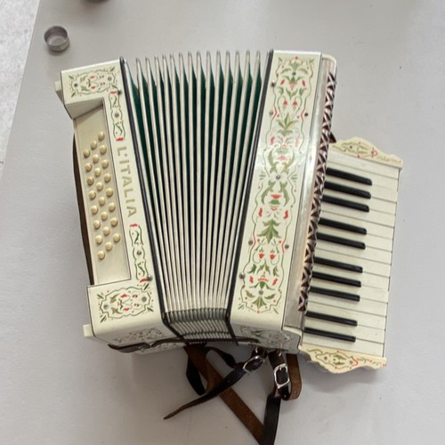 Italia vintage accordion - l'italia,