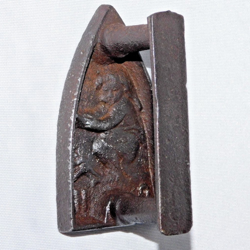 Ancien petit fer repasser - petit, a