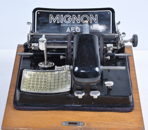 Machine ecrire ancienne - machine, a