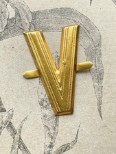 Ancienne Lettre V métal doré