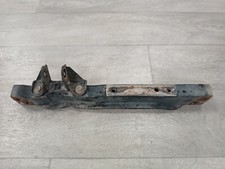 Traverse de châssis sous pont