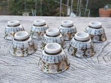 Lot de 8 tasses à saké japonaises anciennes en porcelaine multicolore