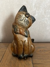 Charmant Chat assis en bois patiné et coloré