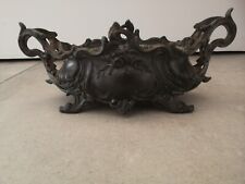 Jardinière en régule avec décors de fleurs (sur 4 pieds)