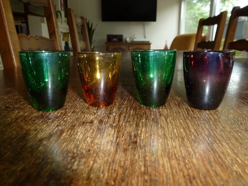 Quatre verres digestif avec - quatre,