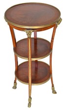 Guéridon en placage de bois de rose et ornementation de bronze doré