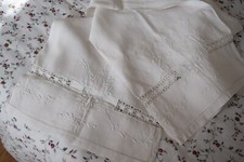 DRAPS ANCIEN  BRODERIES  AVEC SA TAIE DE TRAVERSIN
