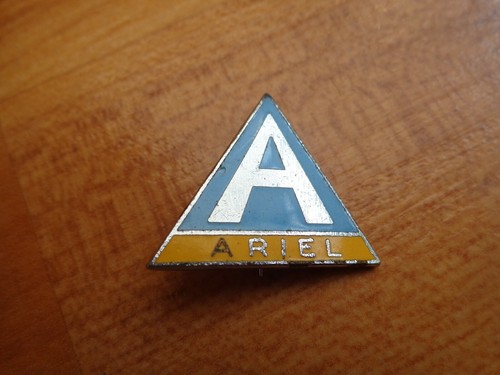 Badge émaillé bleu - Émaillé, bleu/jaune