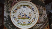 ASSIETTE DECORATION  VIEUX MOUSTIERS Reproduction du  18 ème siècle diam 26 cm