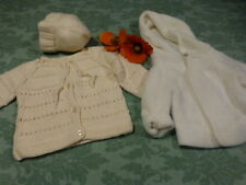 Lot=3pièces bébé 6mois ou grosse poupée = D U tricoté neuf, veste et bonnet laine