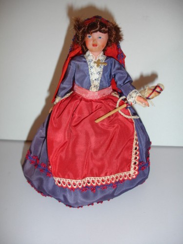 Poupee folklorique tres - poupee,