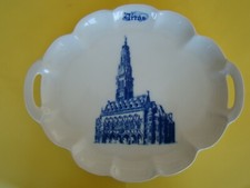 Plat en porcelaine, avec pour décor la cathédrale d'Arras #788#