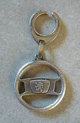 Ancien porte clé métal