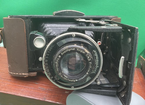 Antique voigtlander bessa - antique?,