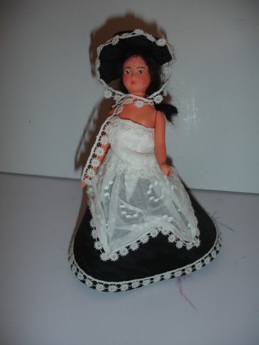 Poupee folklorique ancienne - poupee,