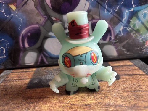 Kidrobot dunny noxious - kidrobot, dr