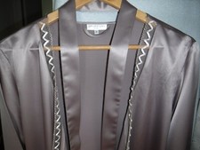 Peignoir en satin élégant et doux, T1, Darjeeling, couleur camel, état neuf