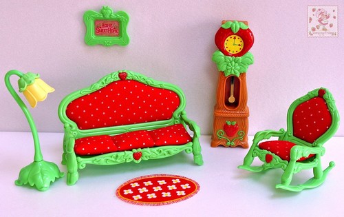 1980 strawberry shortcake - strawberry,