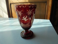 Grand verre ancien à pied  cristal de Bohème dégagé à l'acide cerf oiseau xixème