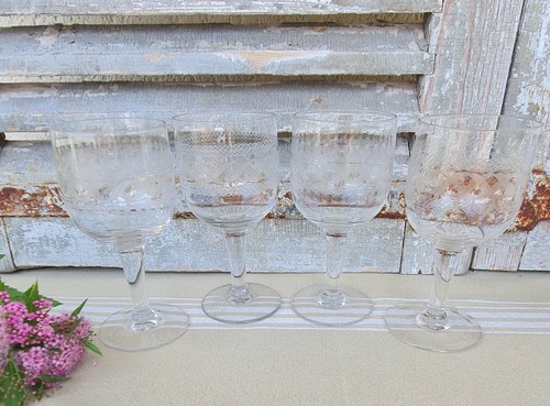 Anciens verres sur pied - 4,