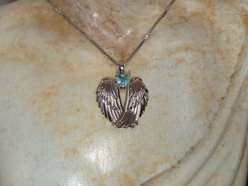 Collier pendentif ailes - et,