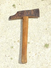 -OUTIL ANCIEN pour TAILLEUR de PIERRE  MANCHE CHENE COLLECTION   D
