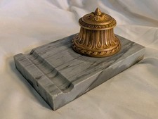 Encrier style Napoléon III en Régule Dorée, support Porte Plume en Marbre Gris