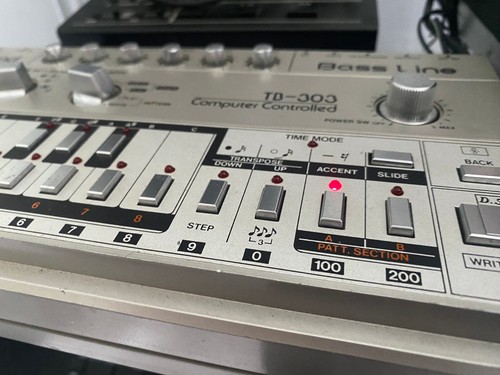 Roland 303 bassline 1981 - roland, in