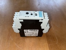 SIEMENS 3RP1505-1AP30 Relais temporisé multifonction 240Vac/24Vdc de 0.05s-100h
