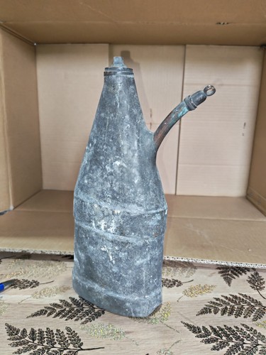 Ancienne burette huile - burette, a
