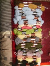 Lot de 37 échevettes laine Colbert pour tapisserie DMC couleurs diverses neuves