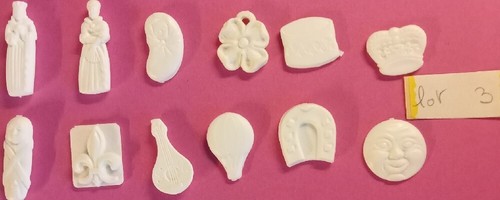 Feves plastique anciennes - feves,