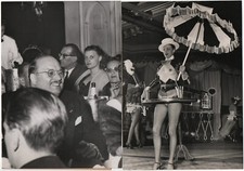 2 photos de presse. L'ex-roi