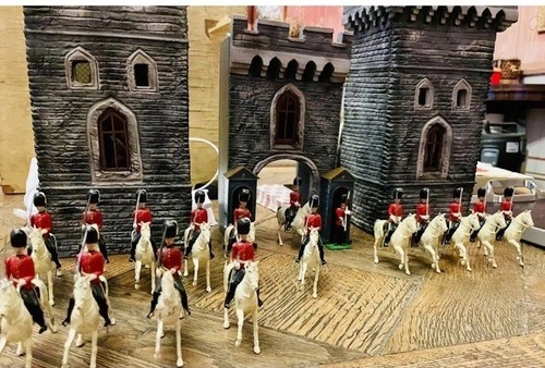 Britains ancien royal guards - britains,