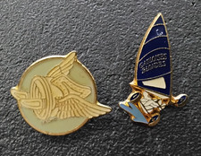 Pin’s Lot de 2 Cigarettes Gauloises Casque Gaulois et Char à Voile (181)