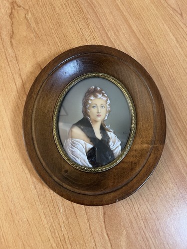 Portrait miniature ovale femme