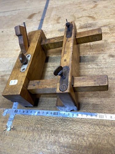 Old tool plane outil - 28,