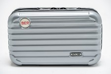 BER x Rimowa Amenity Kit gris