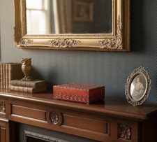 Boîte en Bois Rouge Décorée