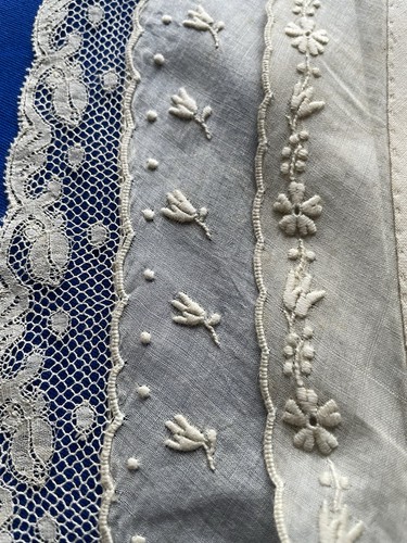 Ancien col xix - xix, broderies