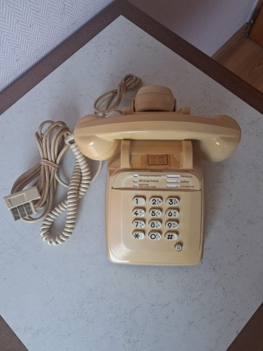 Ancien téléphone fixe - ancien,