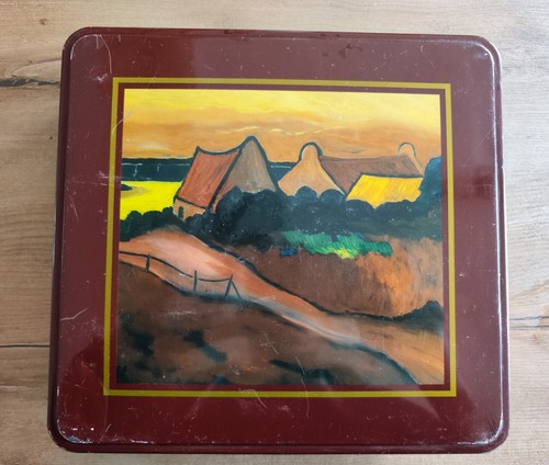 Vieille boîte gâteau en - à,