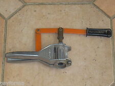 Bouche bouteilles pour viticulture / Bouchonneuse SANBRI / Made in France / TBE