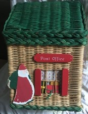 PETIT COFFRE A JOUETS ROTIN FORME MAISON ENFANT NOEL