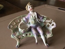 Ancien Biscuit de porcelaine. Personnage assis
