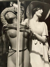 Unique grande photo argentique années 70 curiosa nu femme & mannequin
