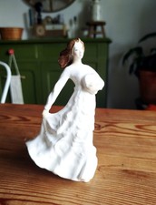 Belle Figurine en porcelaine